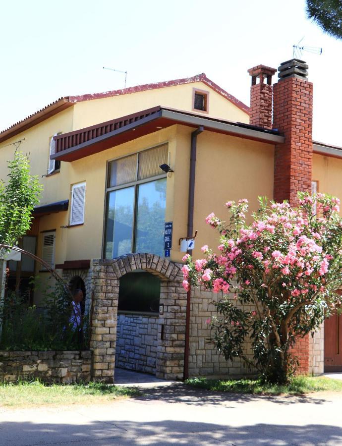 Family Rooms Moela Umag Exterior photo